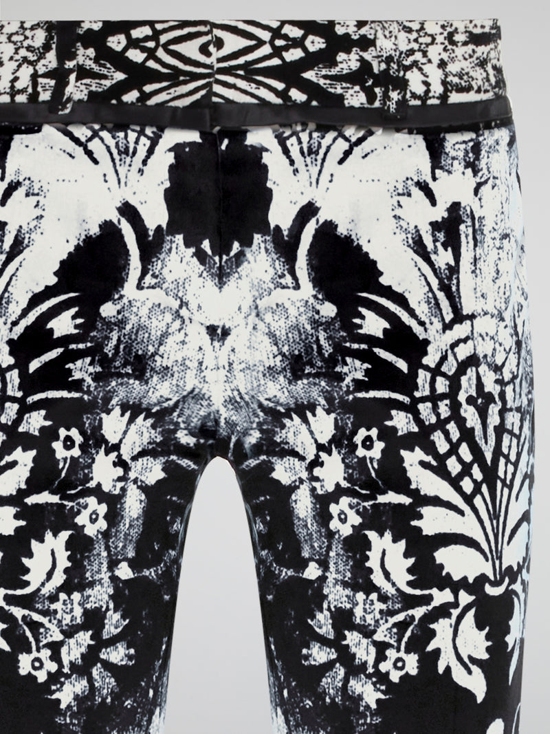 Elevate your wardrobe with our Roberto Cavalli Printed Skinny Trousers, designed to make a bold fashion statement. Crafted from luxurious fabrics and featuring a vibrant print, these trousers are the perfect combination of style and comfort. Whether you're heading to the office or a night out on the town, these trousers will ensure all eyes are on you.